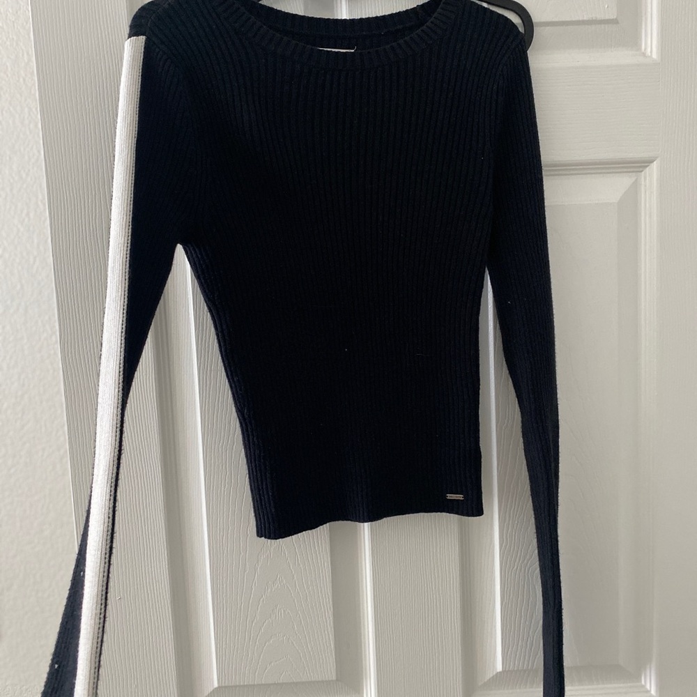 Black Hollister sweater